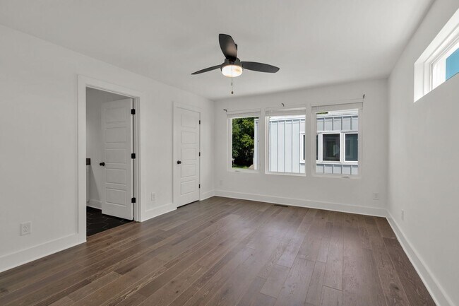 Building Photo - Modern Living In East Nashville!