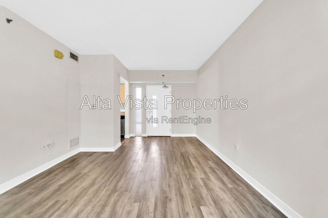 Building Photo - 425 W Beech St