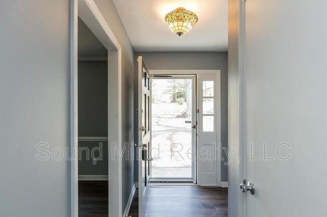Building Photo - 409 Foxhall Dr