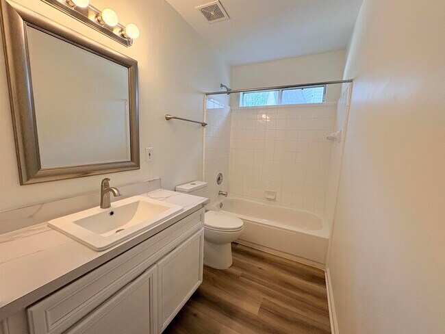 Building Photo - 4428 Siesta Ct