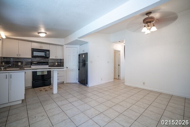 Building Photo - $2800 /2 Bed / 1 Bath / 1 Parking IN WAIALUA