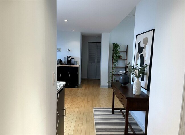 Building Photo - 170 Gore St