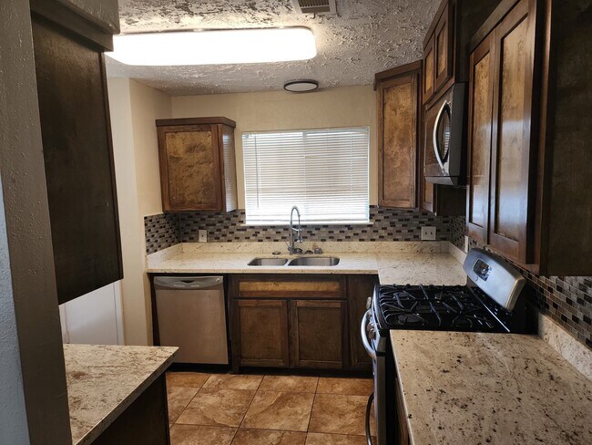 Building Photo - 715 Beechbend Dr