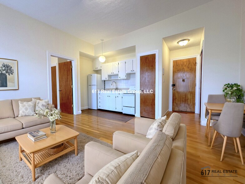 Primary Photo - 176 N Beacon St