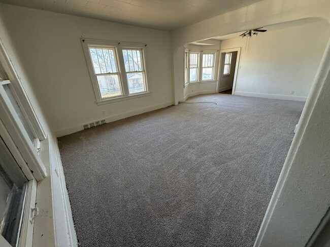 Building Photo - $900 - 2 Bed 1 Bath House