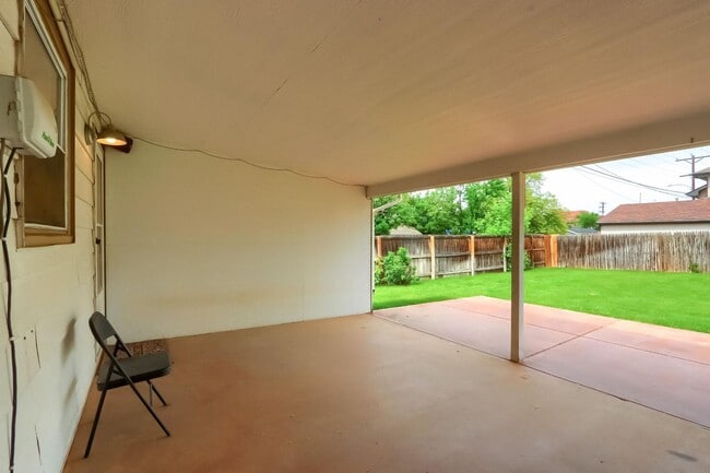 Building Photo - 2 Bedroom single family home in Denver