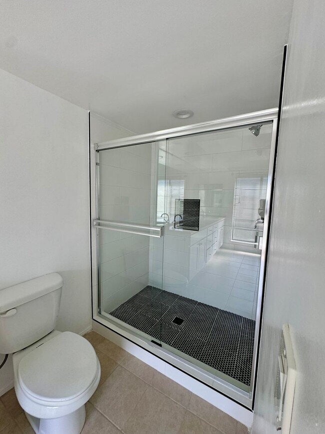 Building Photo - Very Spacious home in the desirable Porter Ranch area with a separate detached guest house