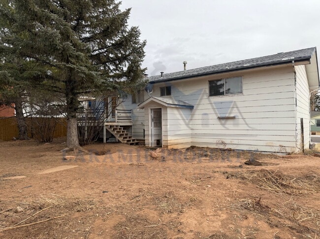 Building Photo - 3 Bedroom Home