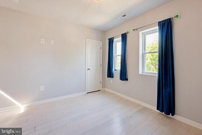 Building Photo - 1705 Montello Ave NE