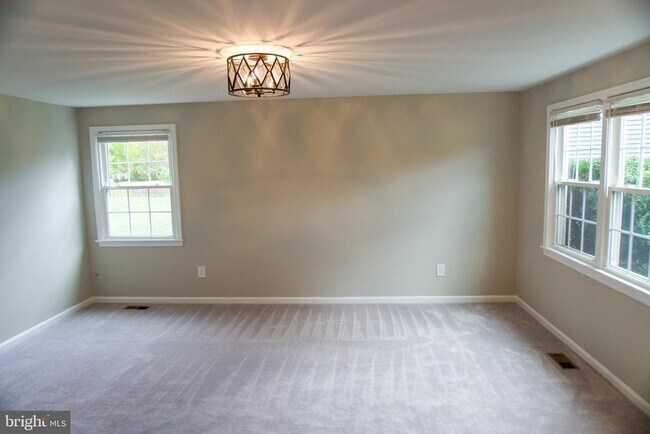 Building Photo - 7341 Crestleigh Cir