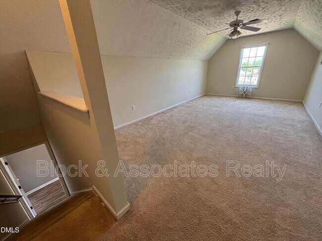 Building Photo - 337 Americana Dr
