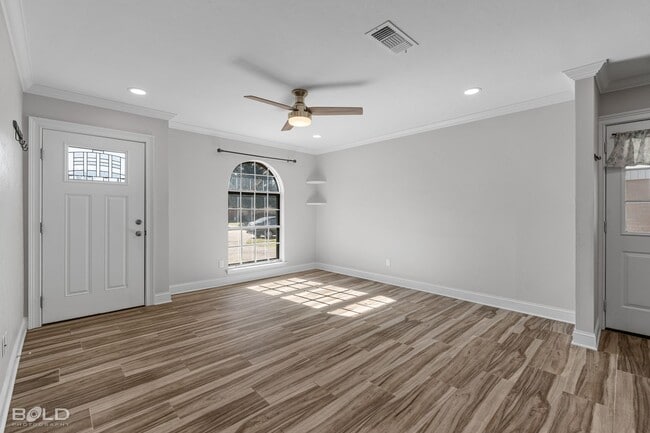 Building Photo - 1419 Teekell St