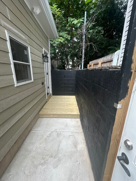 Back Patio - 905 W Susquehanna Ave