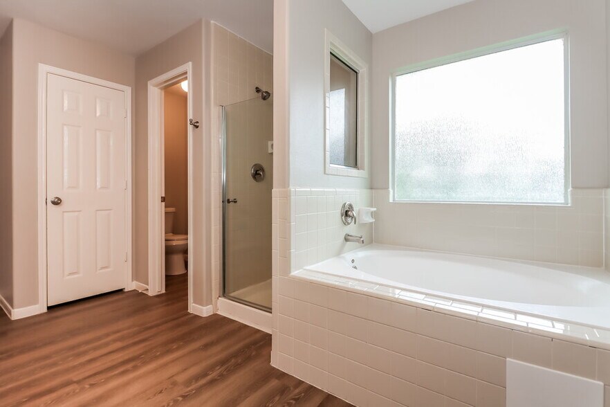 Building Photo - 2427 Ranch Hollow Ct