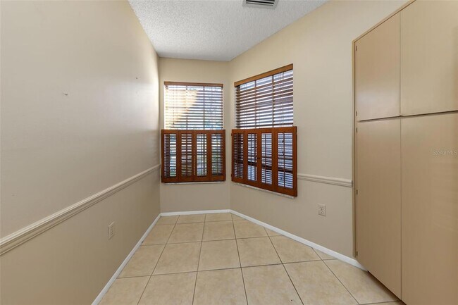 Building Photo - 3121 Beecher Dr E