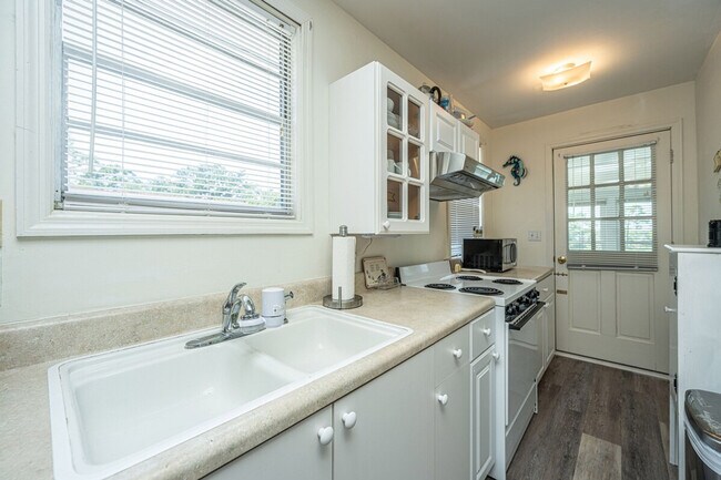 Building Photo - 816 E Cooper Ave