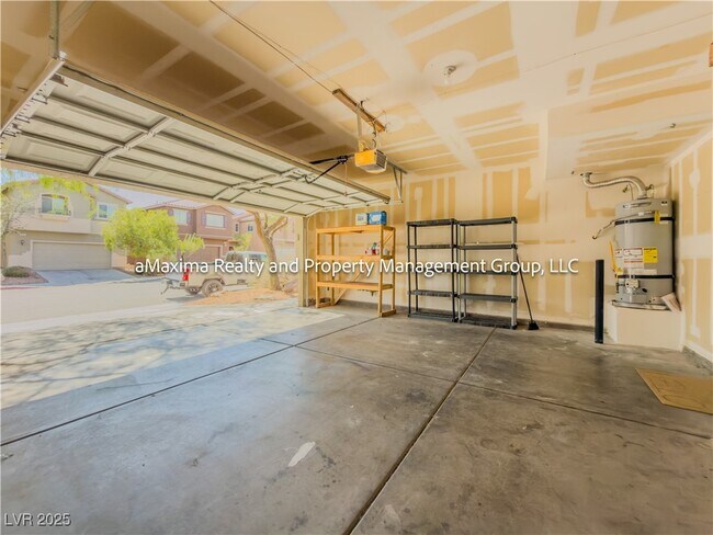 Building Photo - 3824 Hollycroft Dr