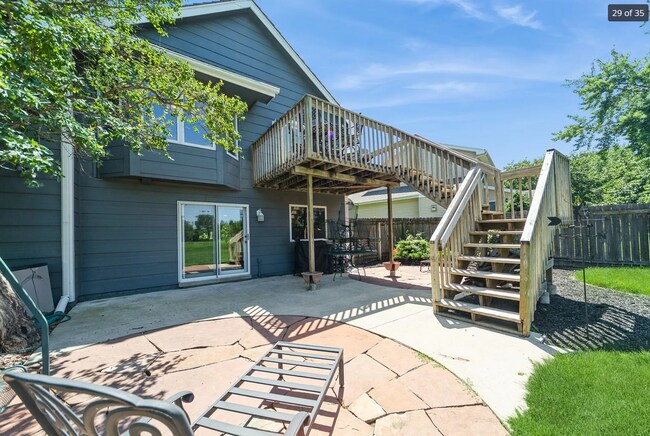 Building Photo - Desirable Clive Home with Easy Metro Access