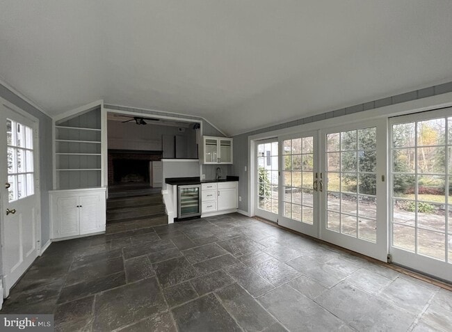 Building Photo - 7309 River Rd