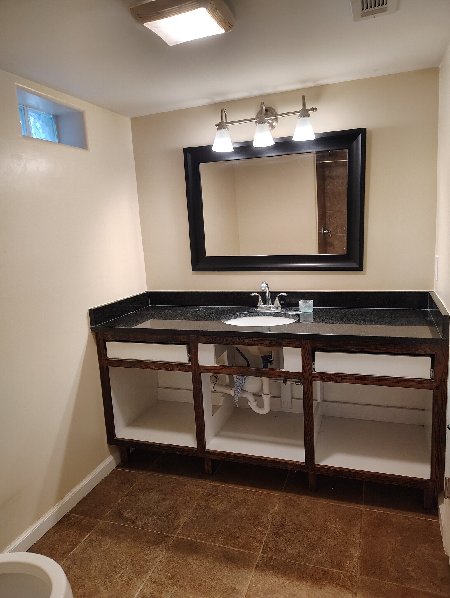 Building Photo - 214 E Hawthorne St