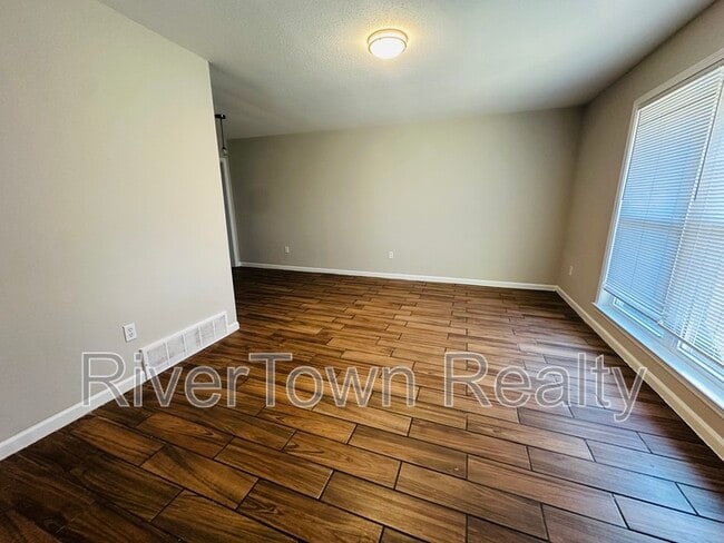 Building Photo - 5392 Elmhurst Ave