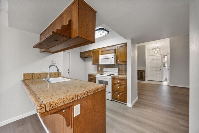 Building Photo - Beautiful 2-Bedroom Condo in Bakersfield, CA