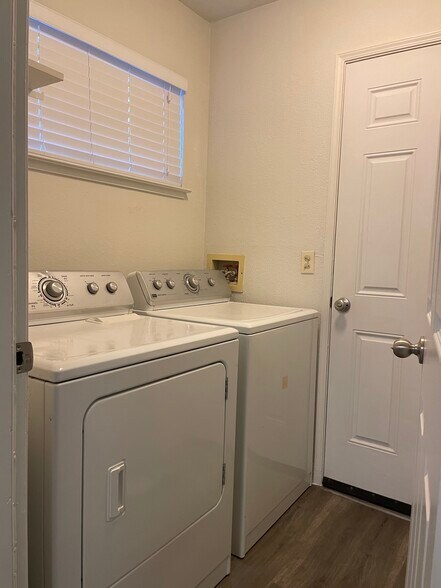Building Photo - 5041 Winterglen Way