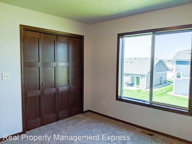 Building Photo - 3 br, 2.5 bath House - 4600 E Whisper Ridg...
