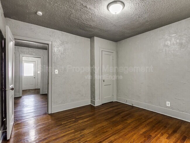 Building Photo - 2612 N Fonshill Ave