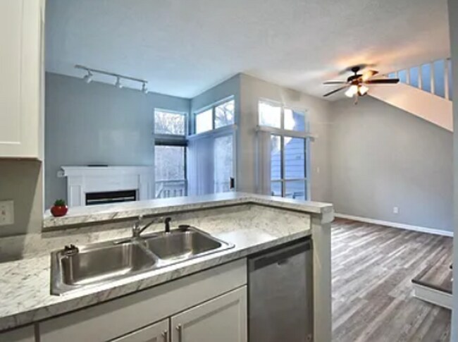 Primary Photo - 1938 E Bay Pointe Dr