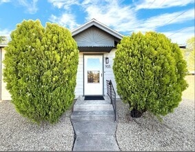 Building Photo - 2 bedroom home in Prescott!