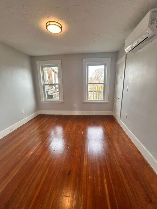 Building Photo - 67 Fairlawn Ave