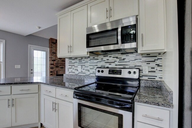 Building Photo - Sweet Splitlevel with Awesome Basement Area