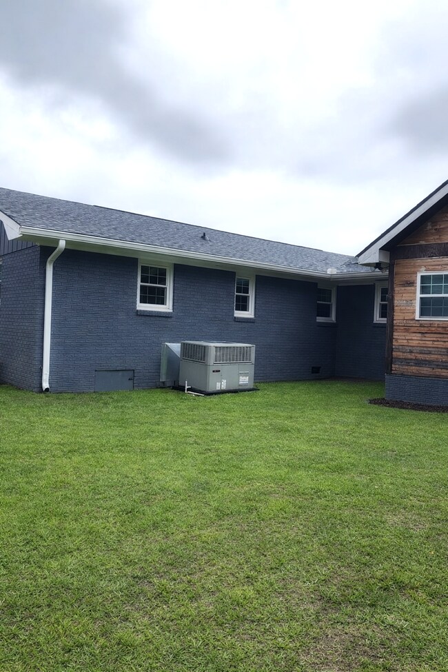 Building Photo - 82 Oliver Dr