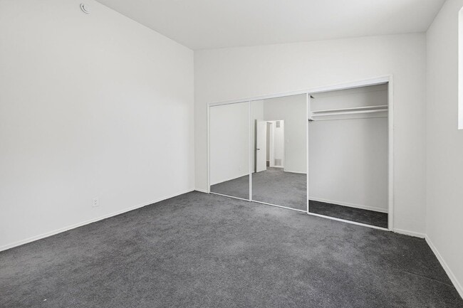 Building Photo - 333 Rexford Dr