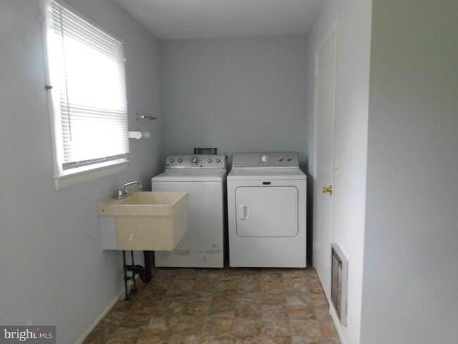 Building Photo - 14 Bel Voi Dr