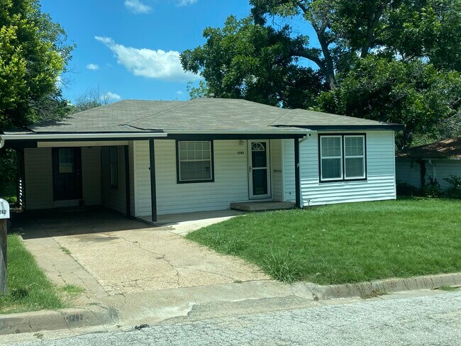 Front and car port - 1242 W Water