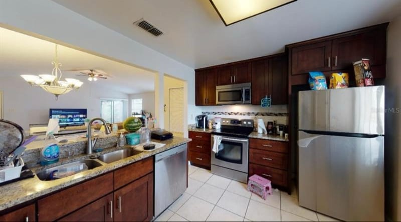 Building Photo - 1413 Tiverton Dr