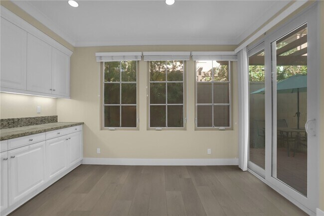 Building Photo - 64 Bianco