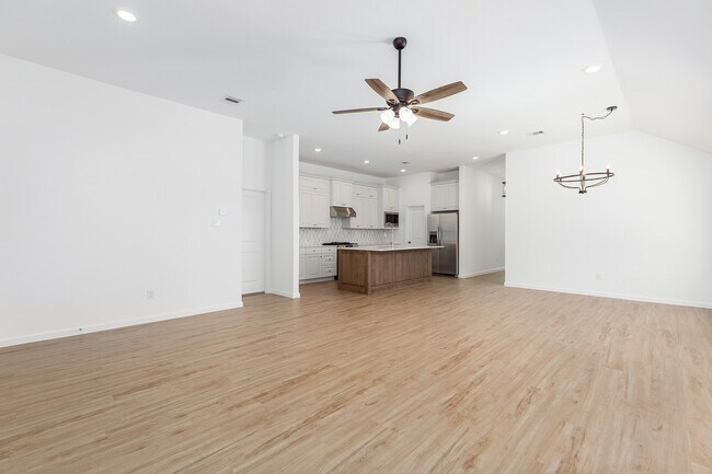 Building Photo - 28819 Mount Bonnell Dr