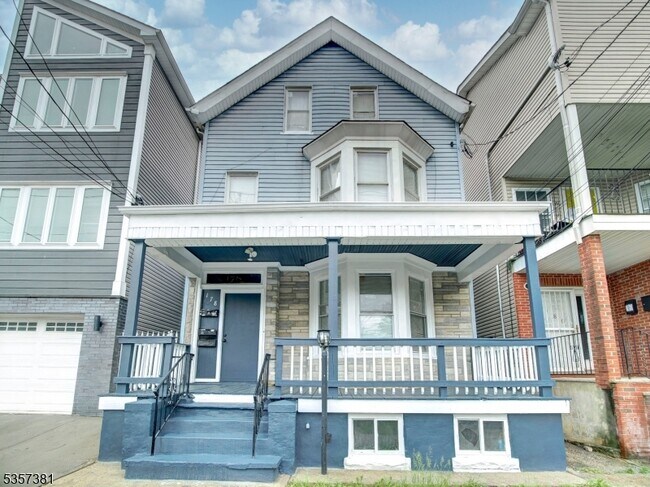 Primary Photo - 178 Littleton Ave