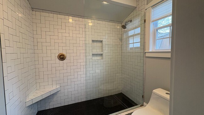 Building Photo - Charming Downtown Greenville Home Available Now!