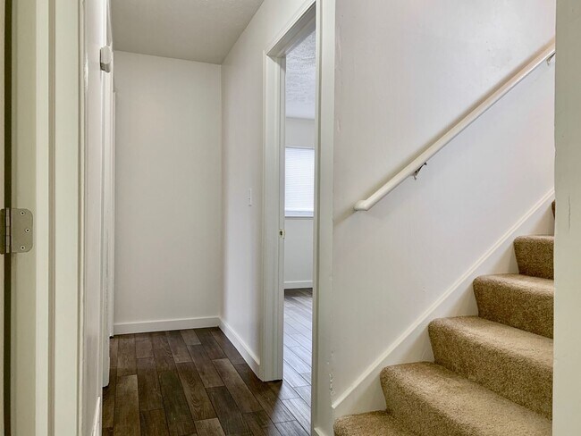 Building Photo - Four Bedroom Home in Kentwood