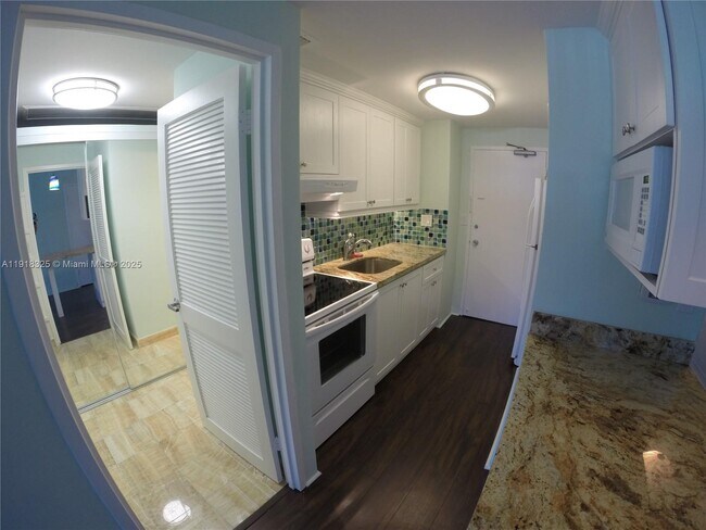 Building Photo - 880 NE 69th St