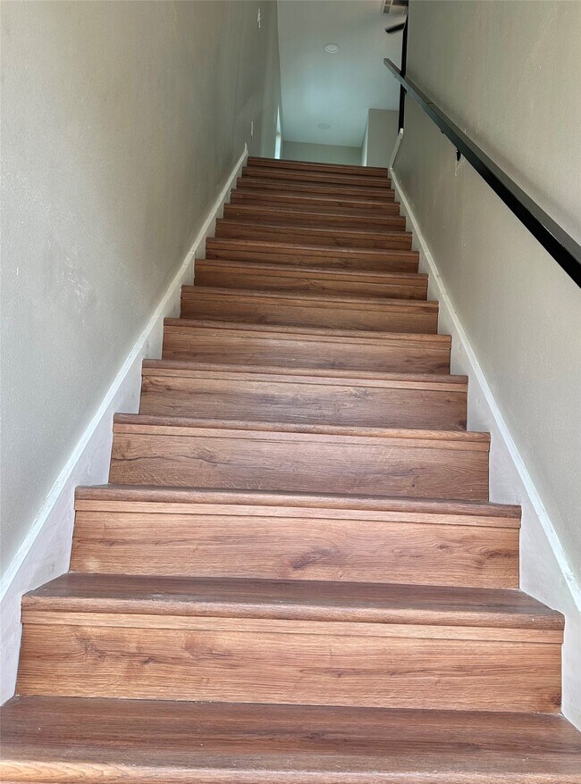 Building Photo - 8321 Coma St