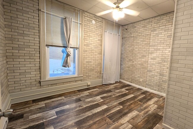 Building Photo - 121 W Colby St