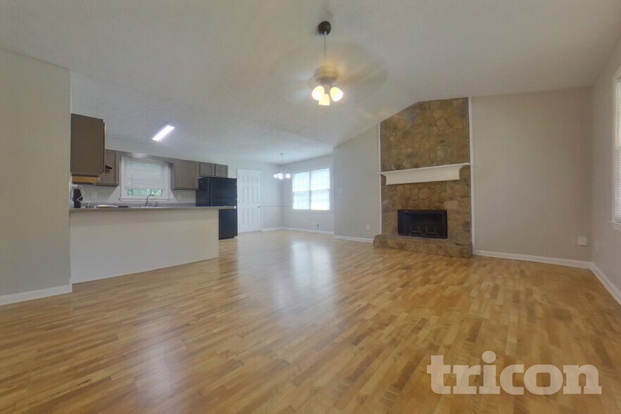 Building Photo - 237 Sweetwater Pkwy