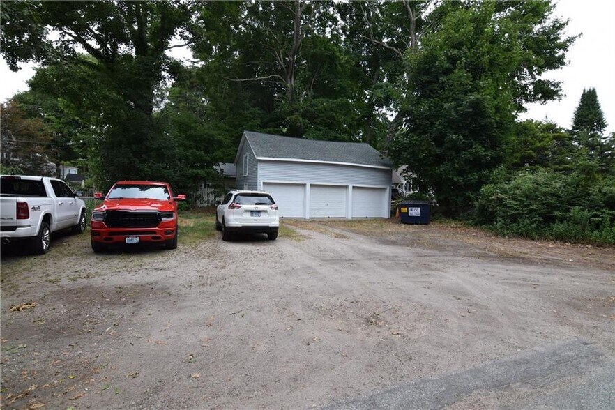 GARAGE - 12 High St