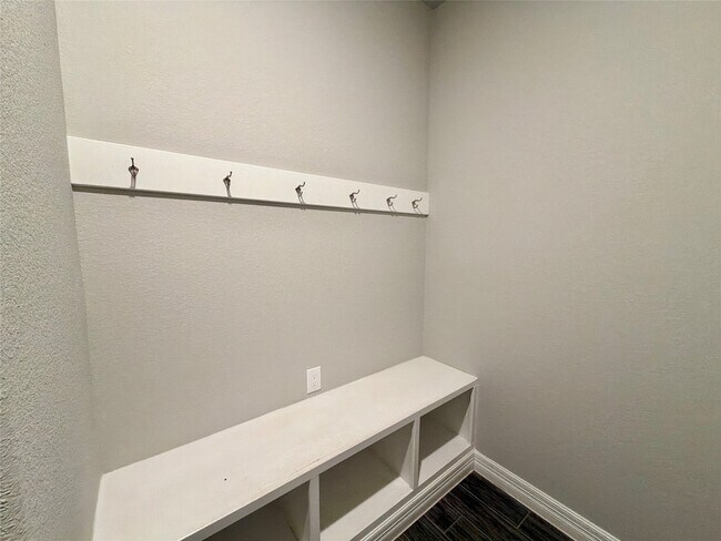 Building Photo - 415 Northern Pike Dr