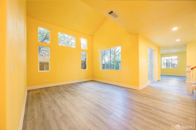 Building Photo - 5476 Summerfield Dr